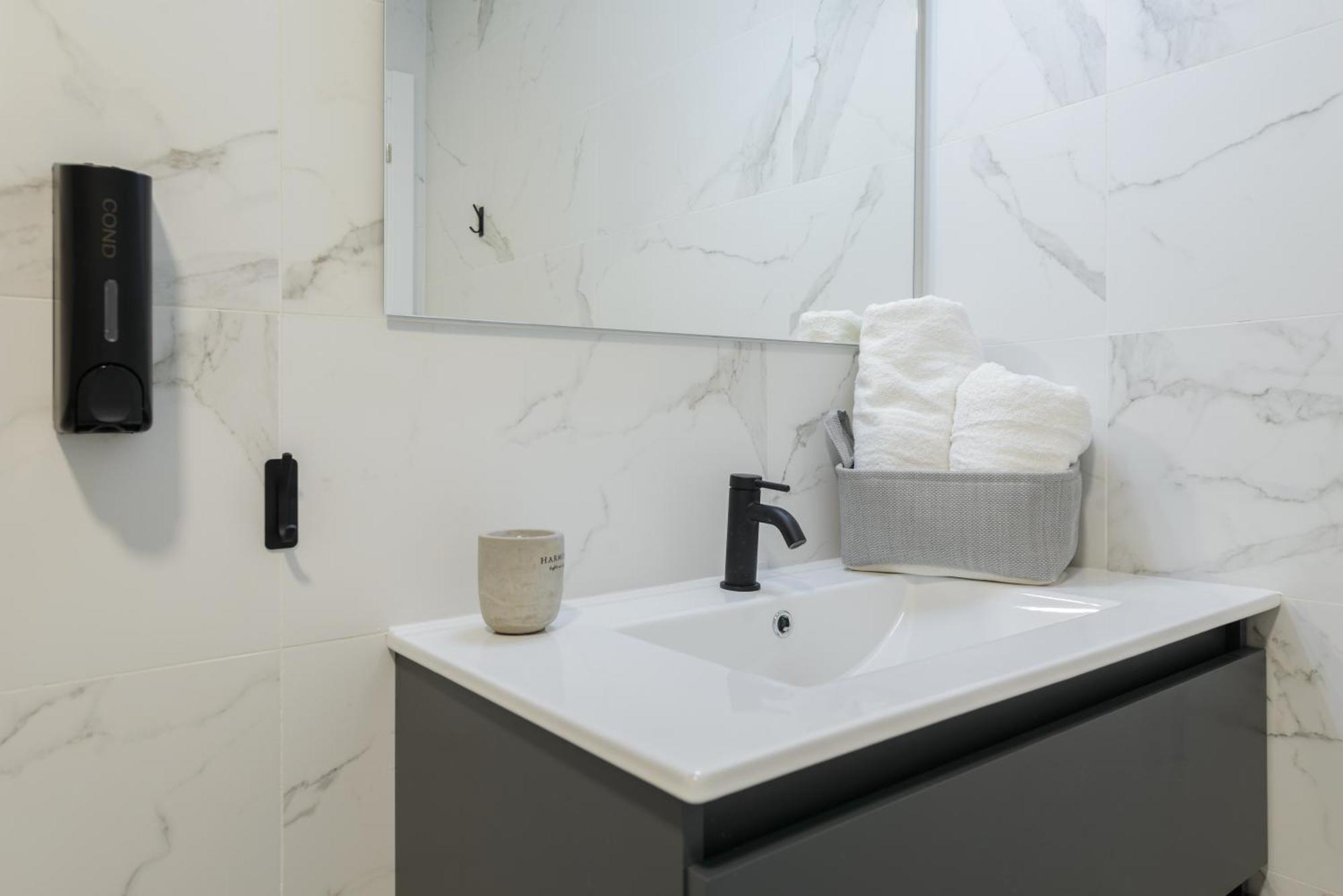 Torrejon Suites Torrejón de Ardoz Eksteriør bilde